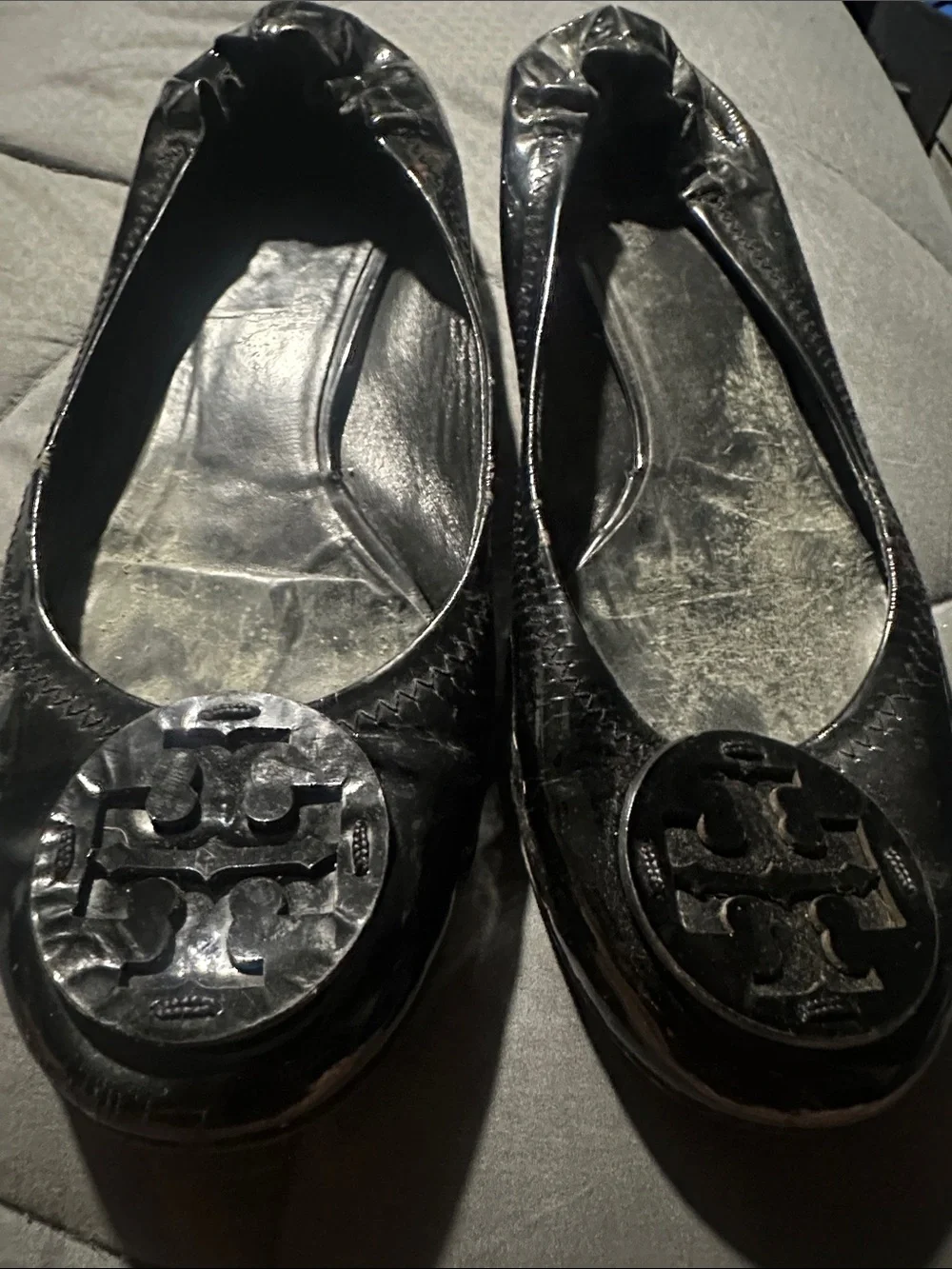 Tory Burch Black Patent Logo Round-Toe Ballet Flats